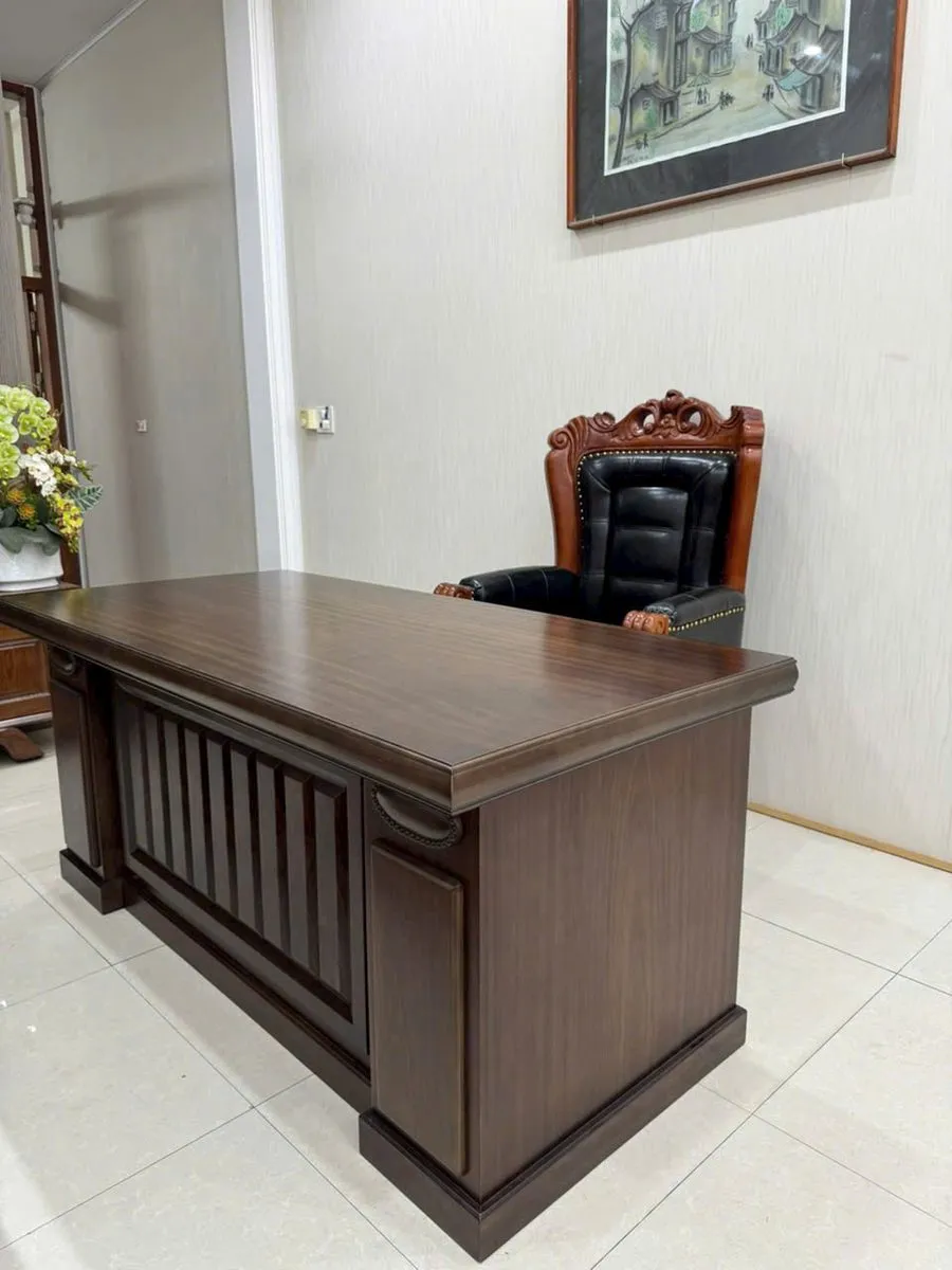 Bàn giám đốc A2 óc chó tại văn phòng